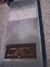moultonlenusl.jpg (77474 bytes)