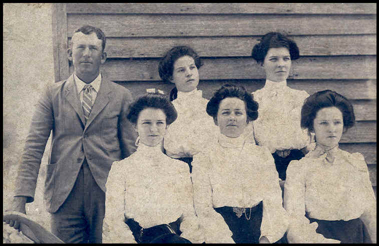 wpe18F.jpg (106627 bytes)